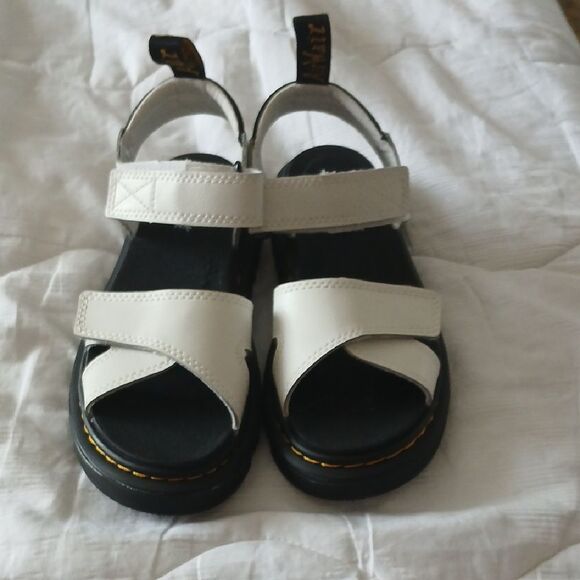 Stylish White Sandals - Picture 1 of 7
